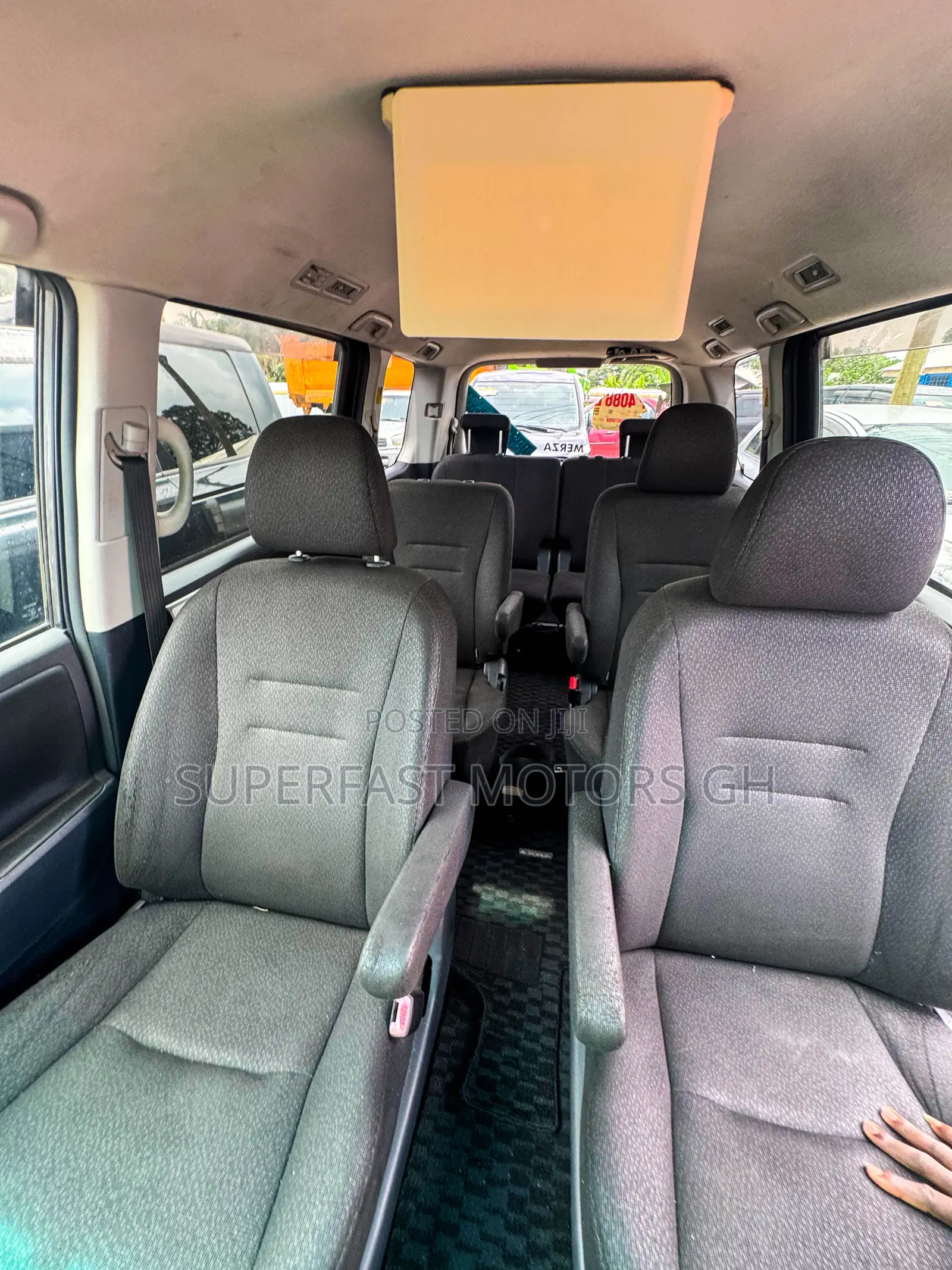 Toyota Noah 2.0 143hp AWD (8 Seater) 2012 Gray