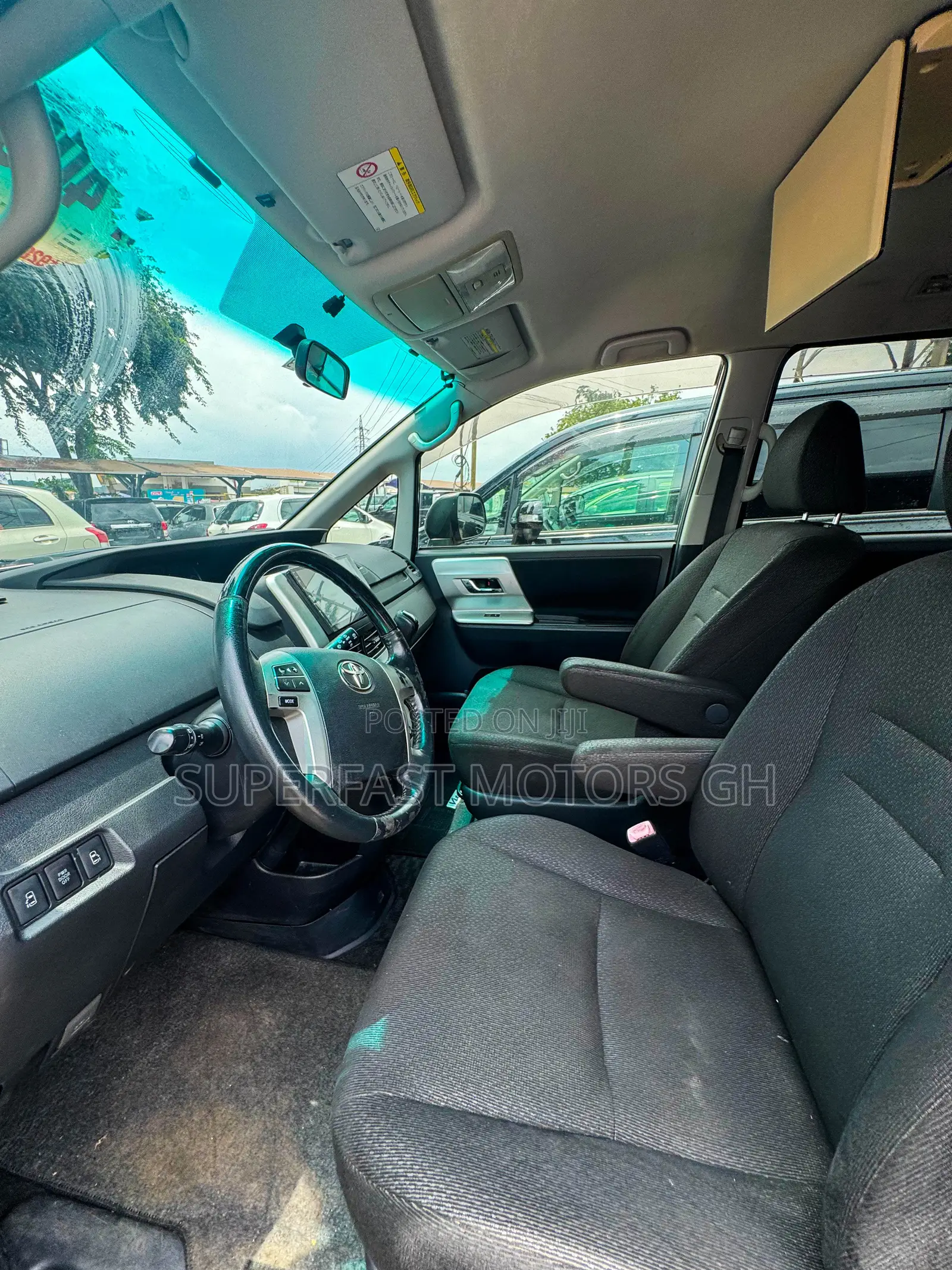 Toyota Noah 2.0 143hp AWD (8 Seater) 2012 Gray