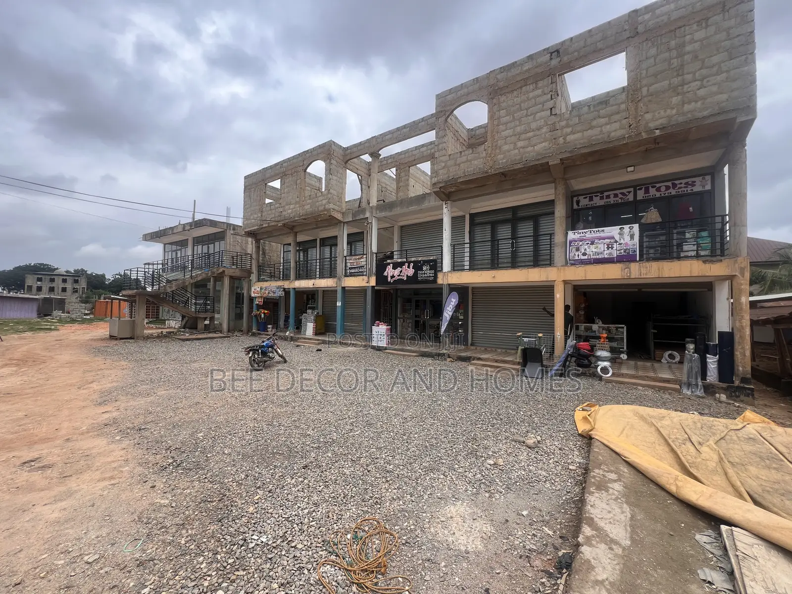 2 Years Advance Shop to Let