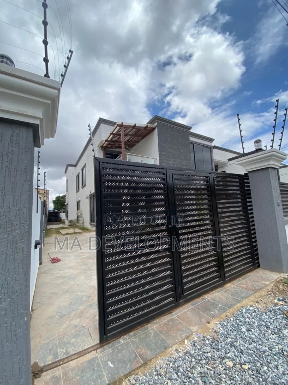 5bdrm Duplex in Ma Developments, CFC Estates for sale