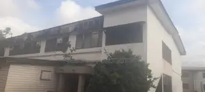 8bdrm Block of Flats in Accra Metropolitan for sale
