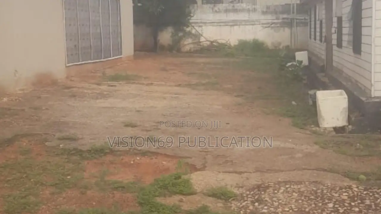8bdrm Block of Flats in Accra Metropolitan for sale