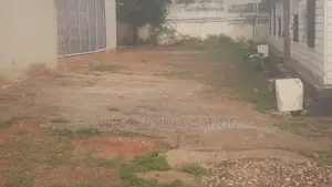 8bdrm Block of Flats in Accra Metropolitan for sale