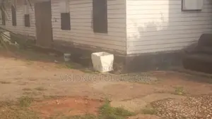 8bdrm Block of Flats in Accra Metropolitan for sale