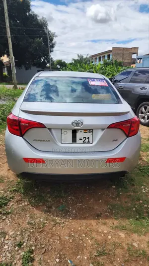 Toyota Corolla SE 4dr Sedan (1.8L 4cyl CVT) 2017 Silver