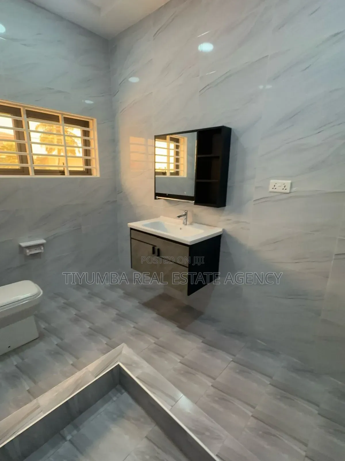 4bdrm Duplex in Tiyumba Agency., Haatso for sale