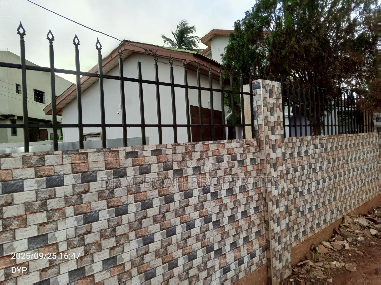 4bdrm Duplex in Spintex Hydrofone:- for sale