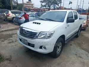 Toyota Hilux 2010 White
