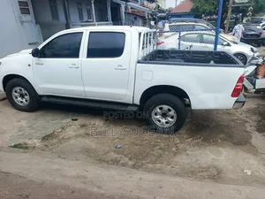 Toyota Hilux 2010 White