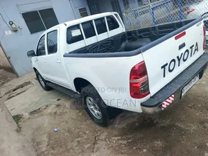 Toyota Hilux 2010 White