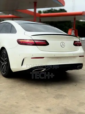 Mercedes-Benz E400 2022 White