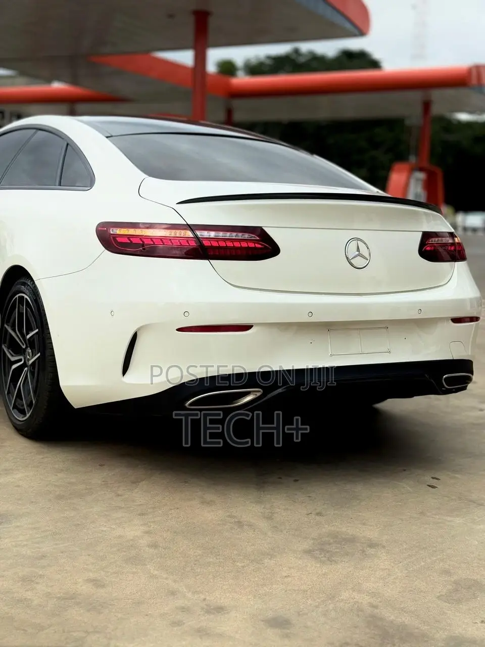 Mercedes-Benz E400 2022 White