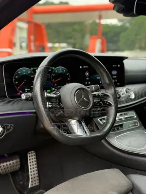Mercedes-Benz E400 2022 White
