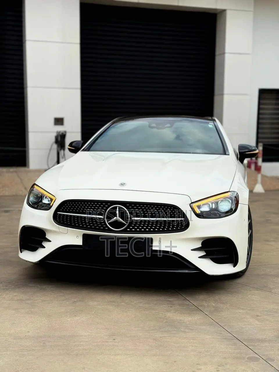 Mercedes-Benz E400 2022 White