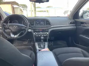 Hyundai Elantra Limited 2019 Silver