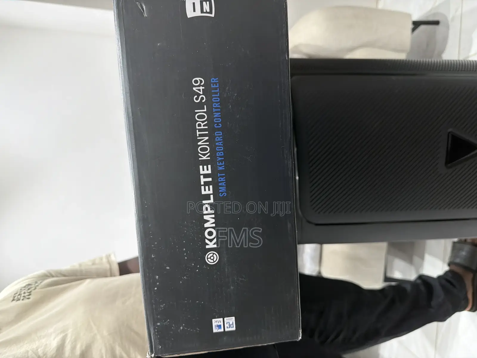 Native Instruments Komplete Kontrol S49 – Smart Keyboard Controller