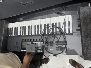 Native Instruments Komplete Kontrol S49 – Smart Keyboard Controller