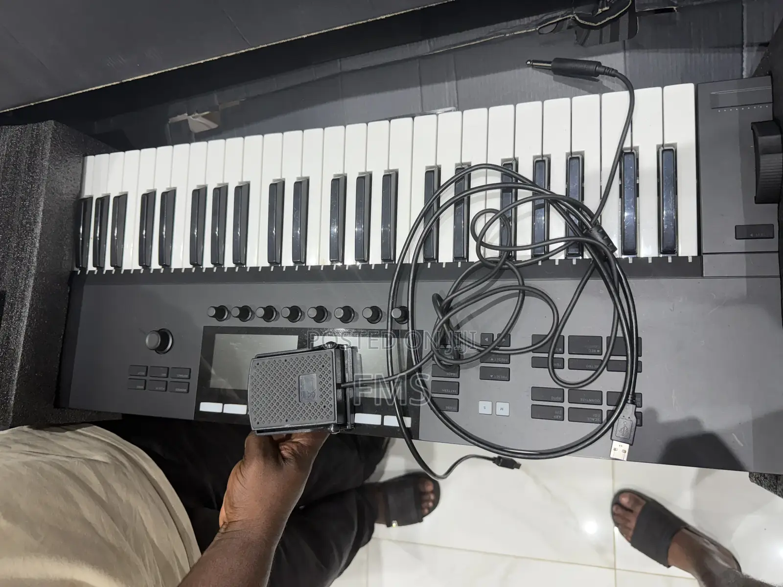 Native Instruments Komplete Kontrol S49 – Smart Keyboard Controller
