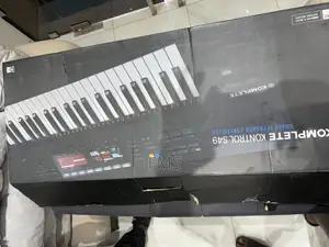 Native Instruments Komplete Kontrol S49 – Smart Keyboard Controller