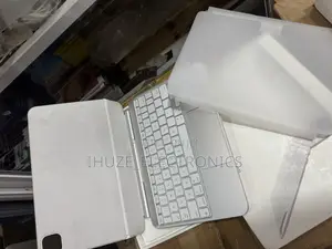 Magic Keyboard for iPad Pro 11‐Inch (M4) - Us English (Open Box)