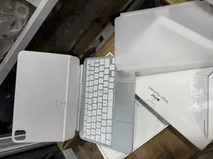 Magic Keyboard for iPad Pro 11‐Inch (M4) - Us English (Open Box)