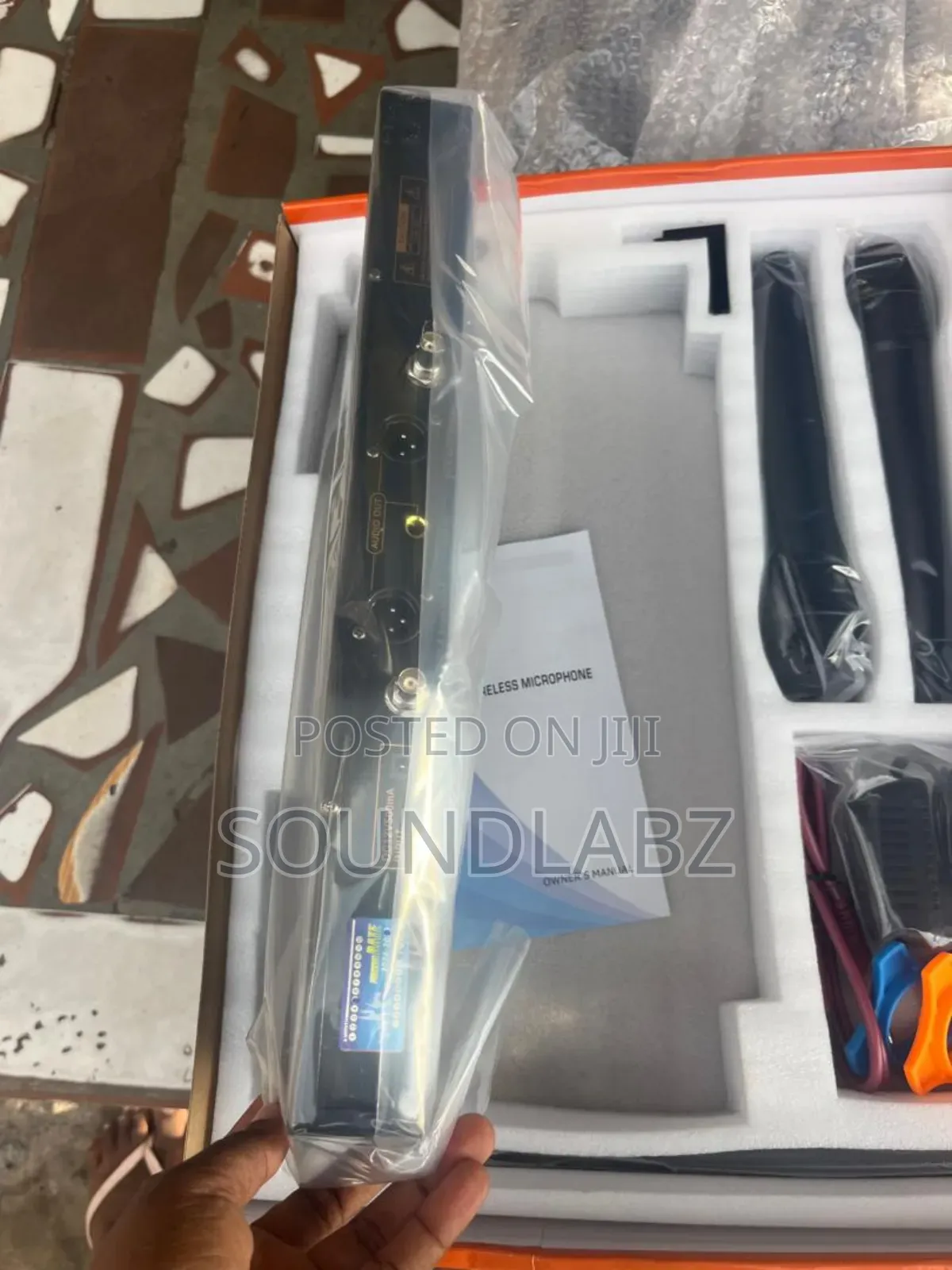 Jbl Vm900 Uhf Wireless Microphone System.