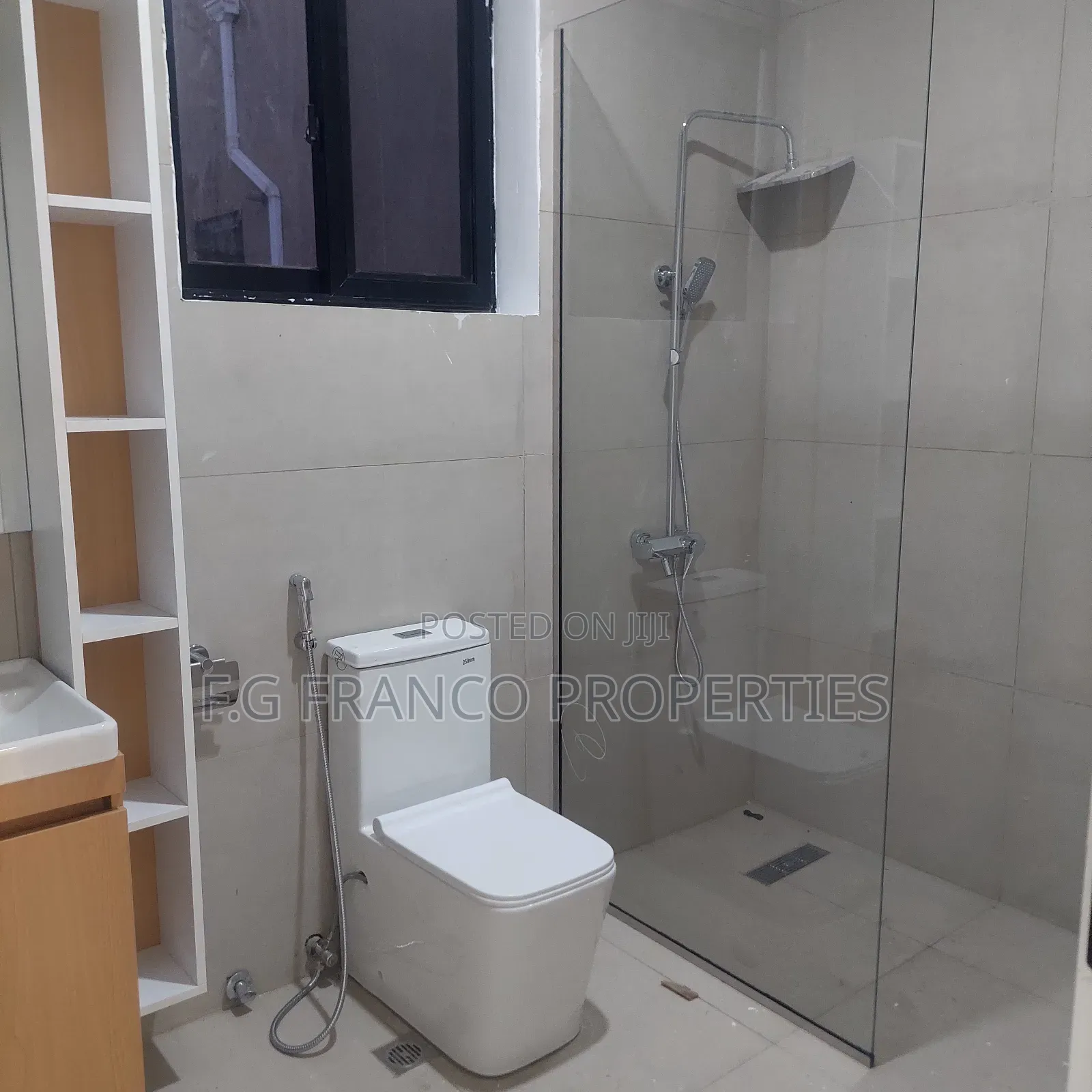 5bdrm House in Kg Franco Properties, Airport Residential Area for sale