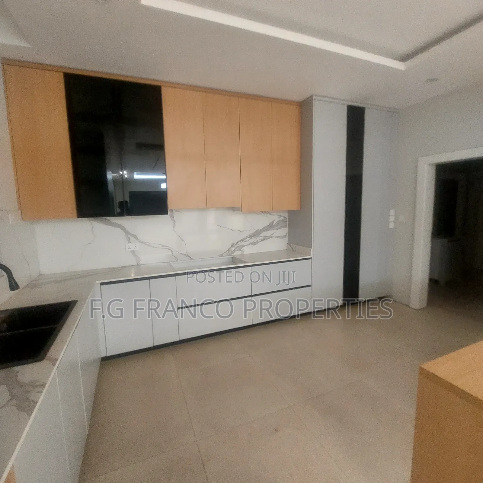 5bdrm House in Kg Franco Properties, Airport Residential Area for sale