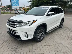 Toyota Highlander LE 4x2 (2.7L 4cyl 6A) 2018 White