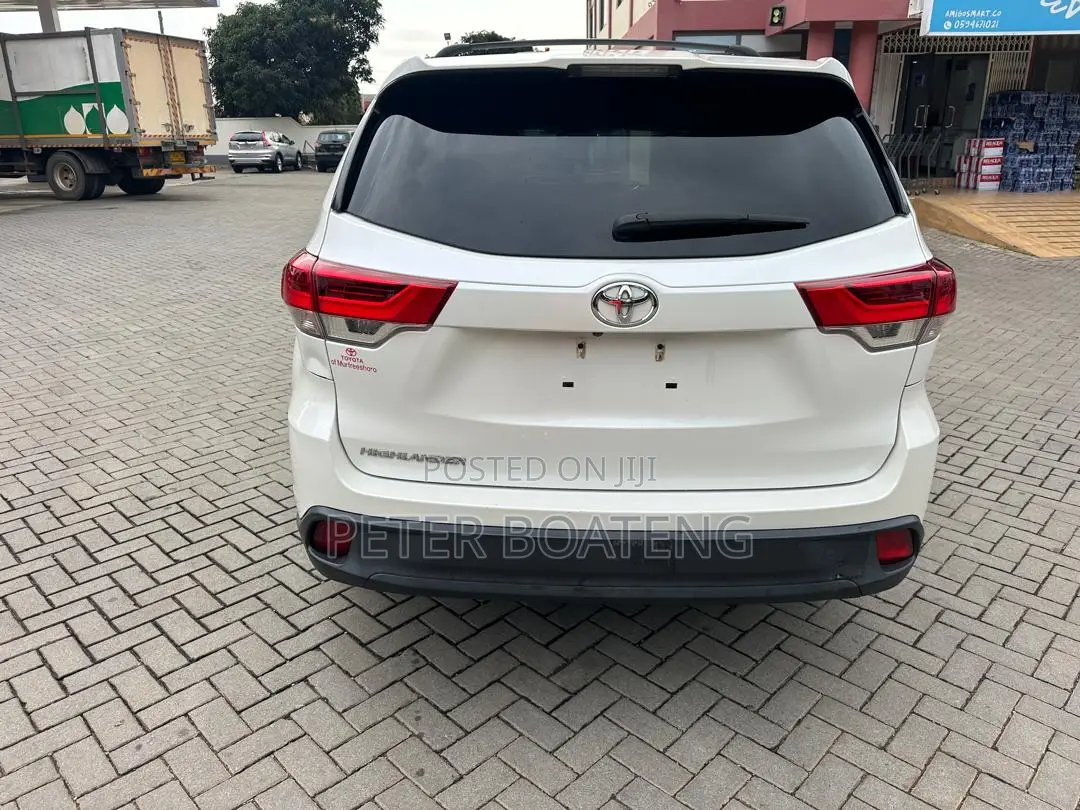 Toyota Highlander LE 4x2 (2.7L 4cyl 6A) 2018 White