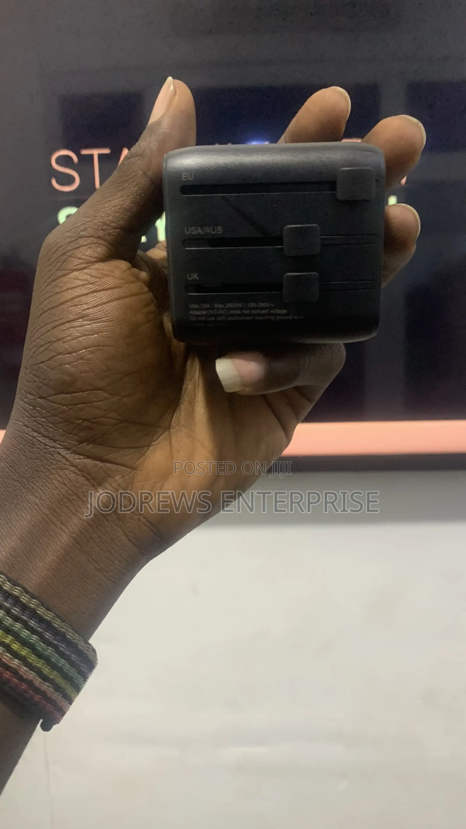 Oraimo Poweromni 251 2500w Multi-plug Travel Converter