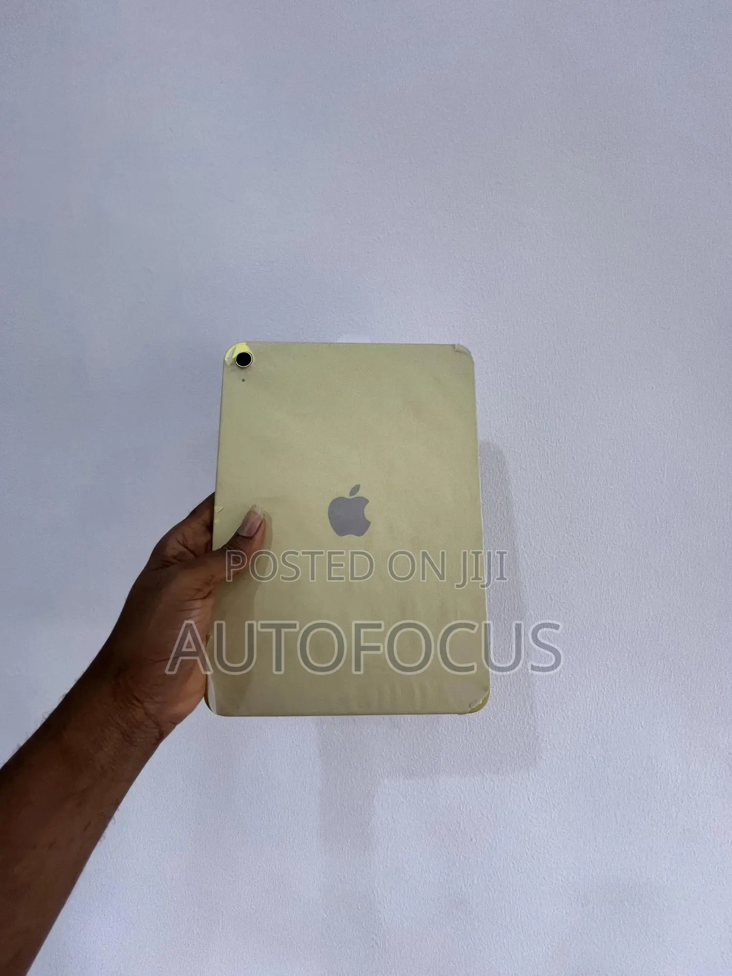 New Apple iPad (2025) 128 GB Yellow