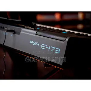 Yamaha E-473 Keyboard