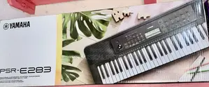 Yamaha Keyboard E283