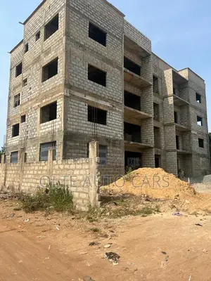 8bdrm Apartment in Ot Dream Auto, Spintex for sale