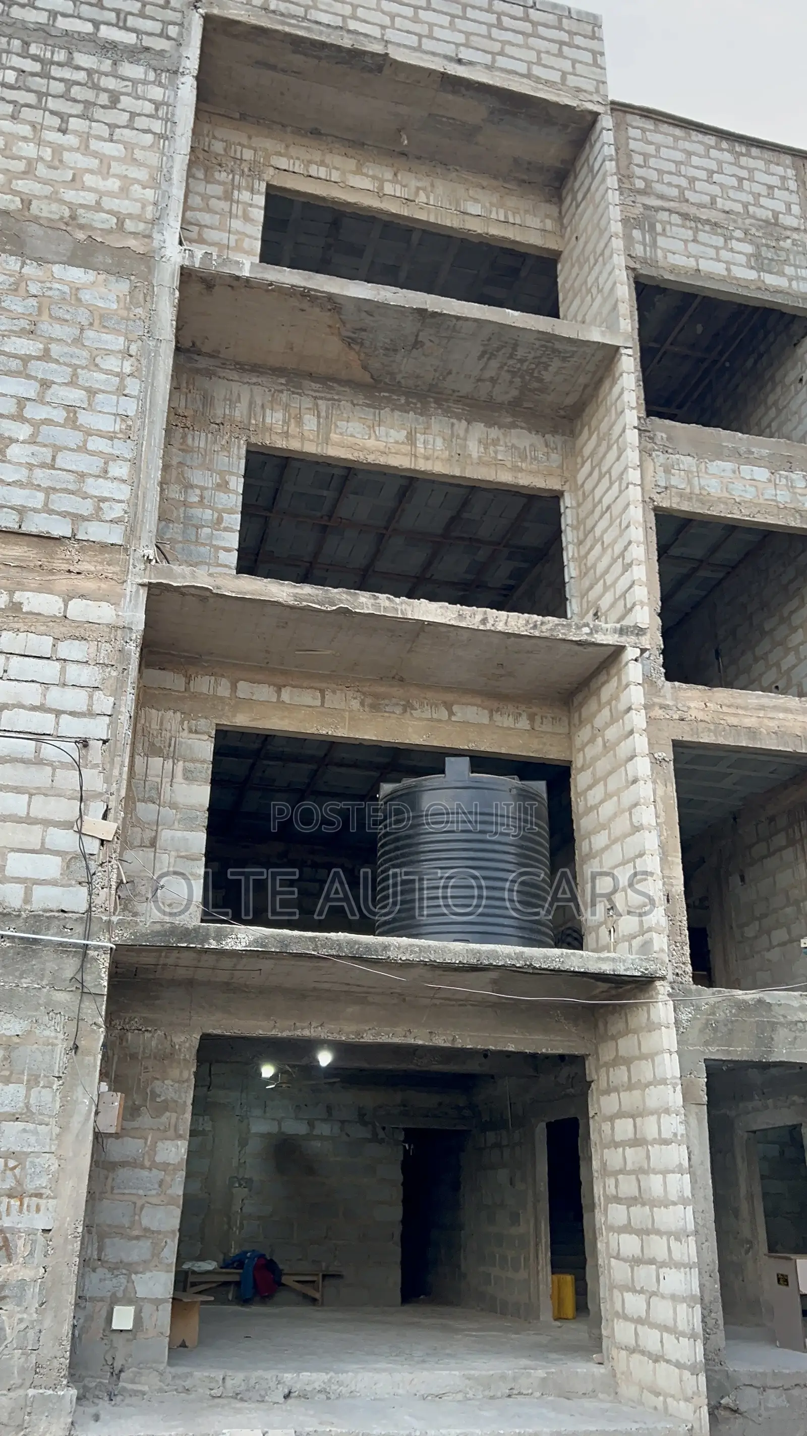 8bdrm Apartment in Ot Dream Auto, Spintex for sale
