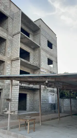 8bdrm Apartment in Ot Dream Auto, Spintex for sale