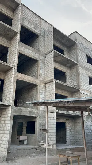 8bdrm Apartment in Ot Dream Auto, Spintex for sale