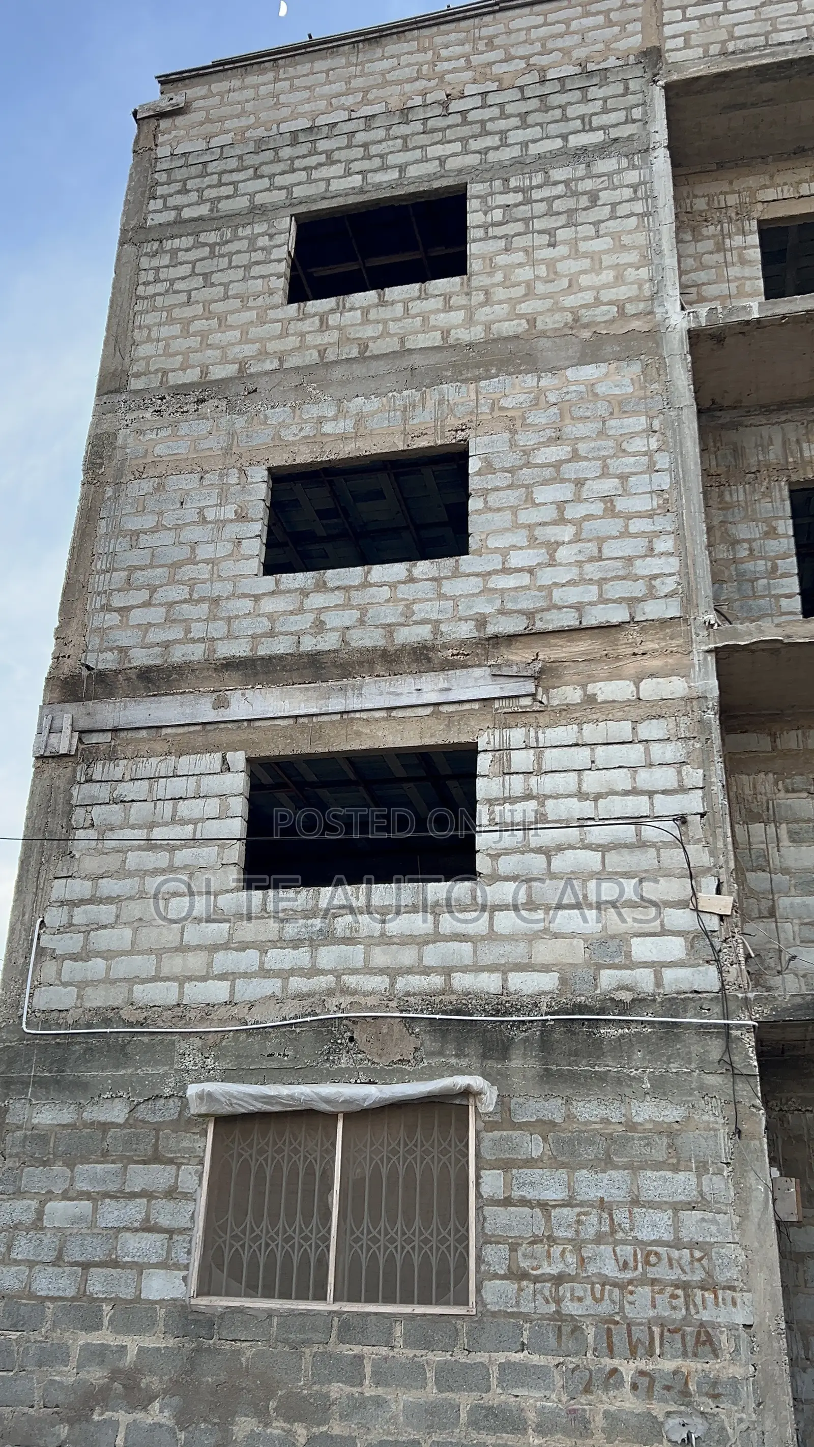 8bdrm Apartment in Ot Dream Auto, Spintex for sale