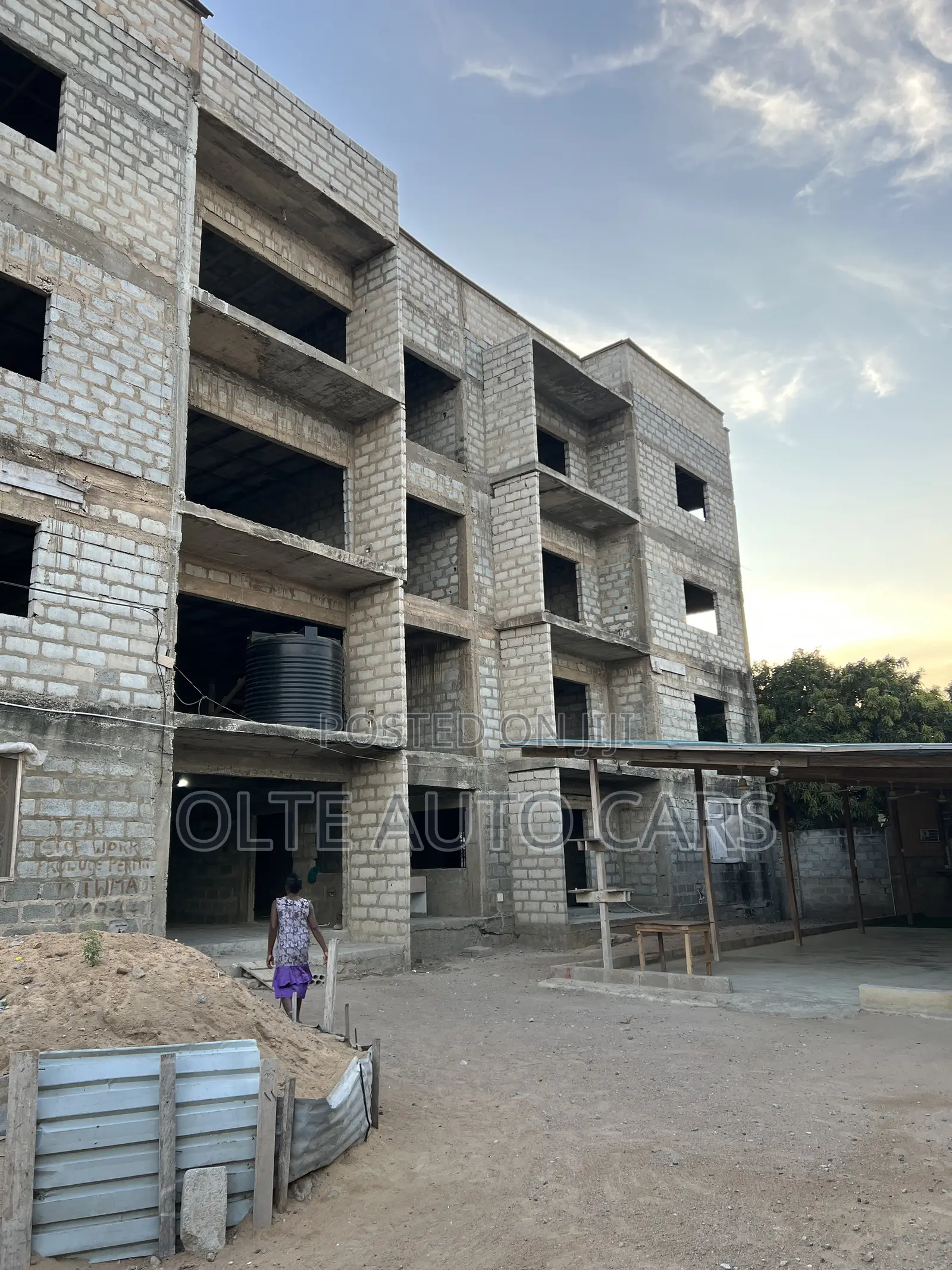 8bdrm Apartment in Ot Dream Auto, Spintex for sale