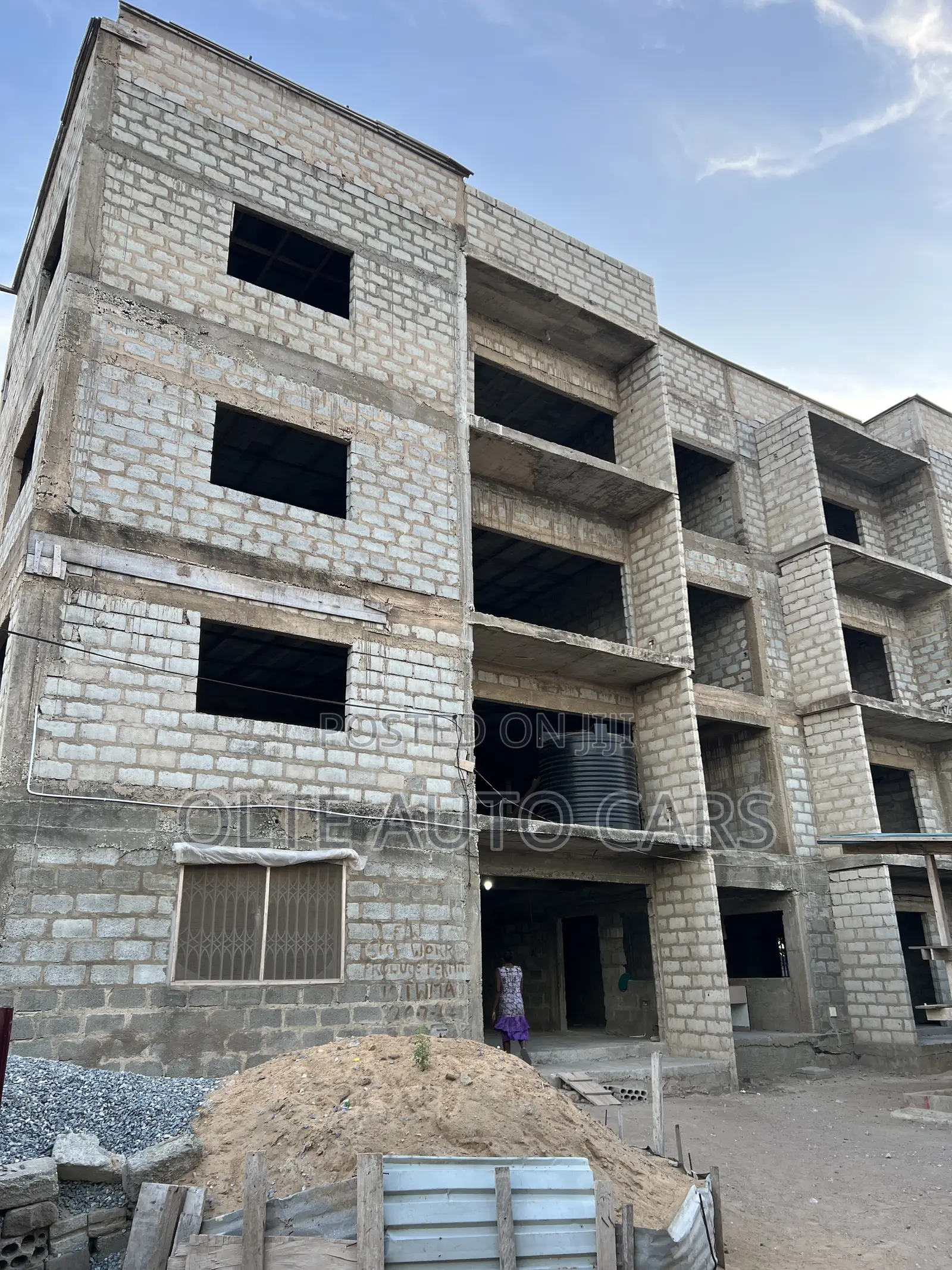 8bdrm Apartment in Ot Dream Auto, Spintex for sale