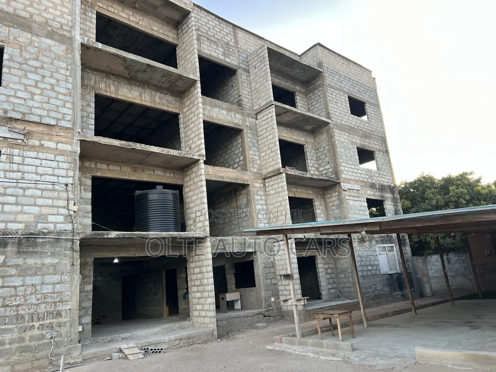 8bdrm Apartment in Ot Dream Auto, Spintex for sale