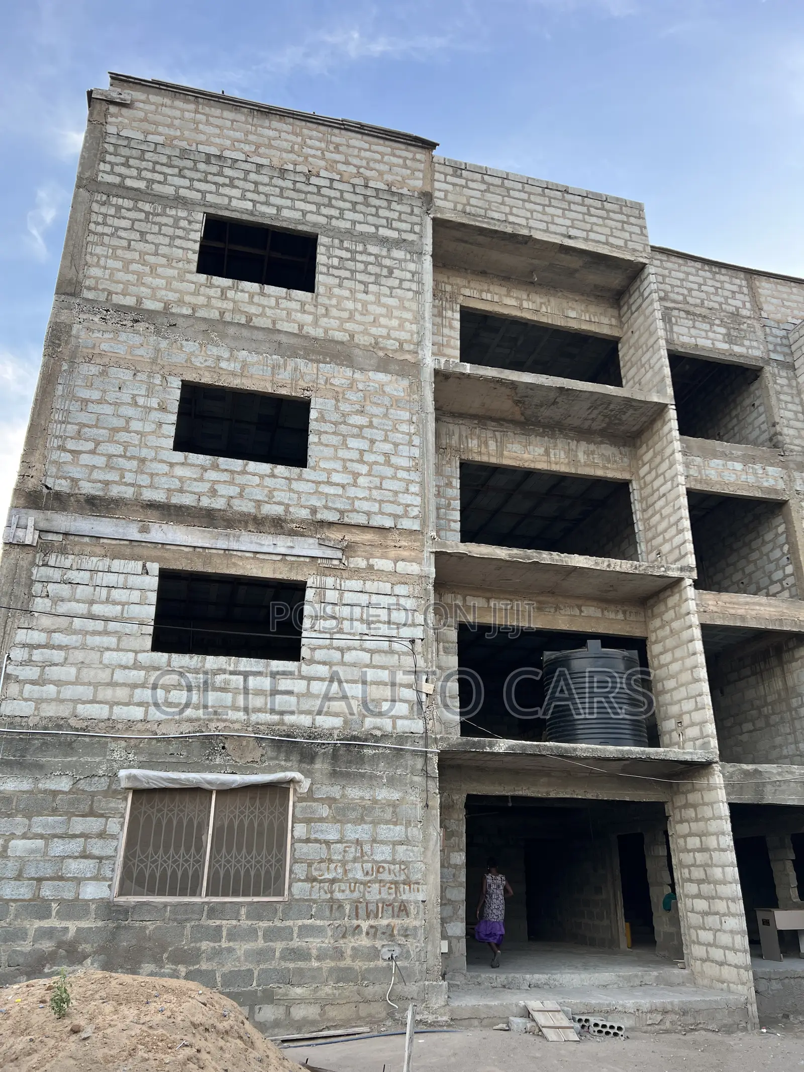 8bdrm Apartment in Ot Dream Auto, Spintex for sale
