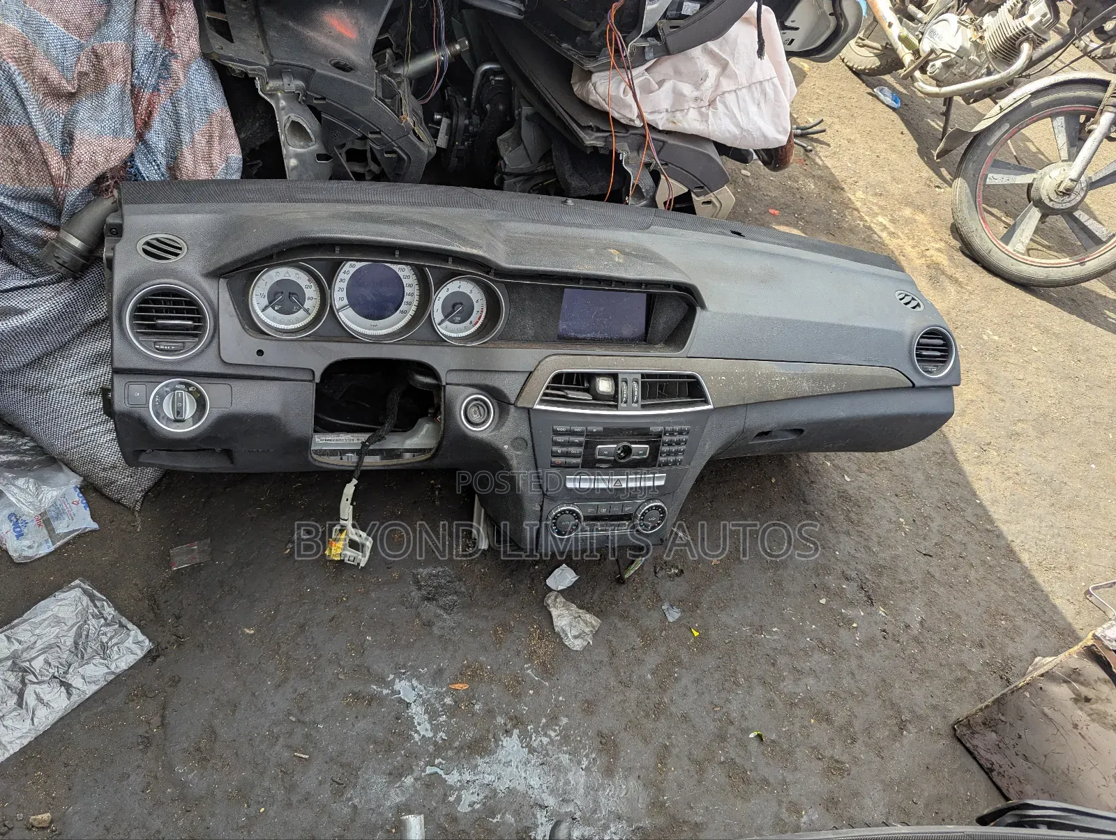 Mercedes Benz W204 C250 2008,2009,2010,2011,2012,2013,2014 Dashboard