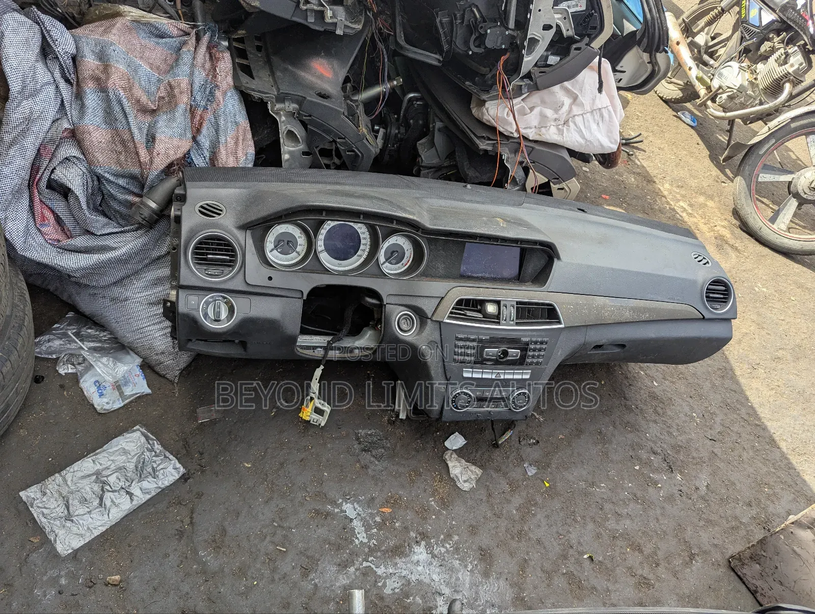 Mercedes Benz W204 C250 2008,2009,2010,2011,2012,2013,2014 Dashboard
