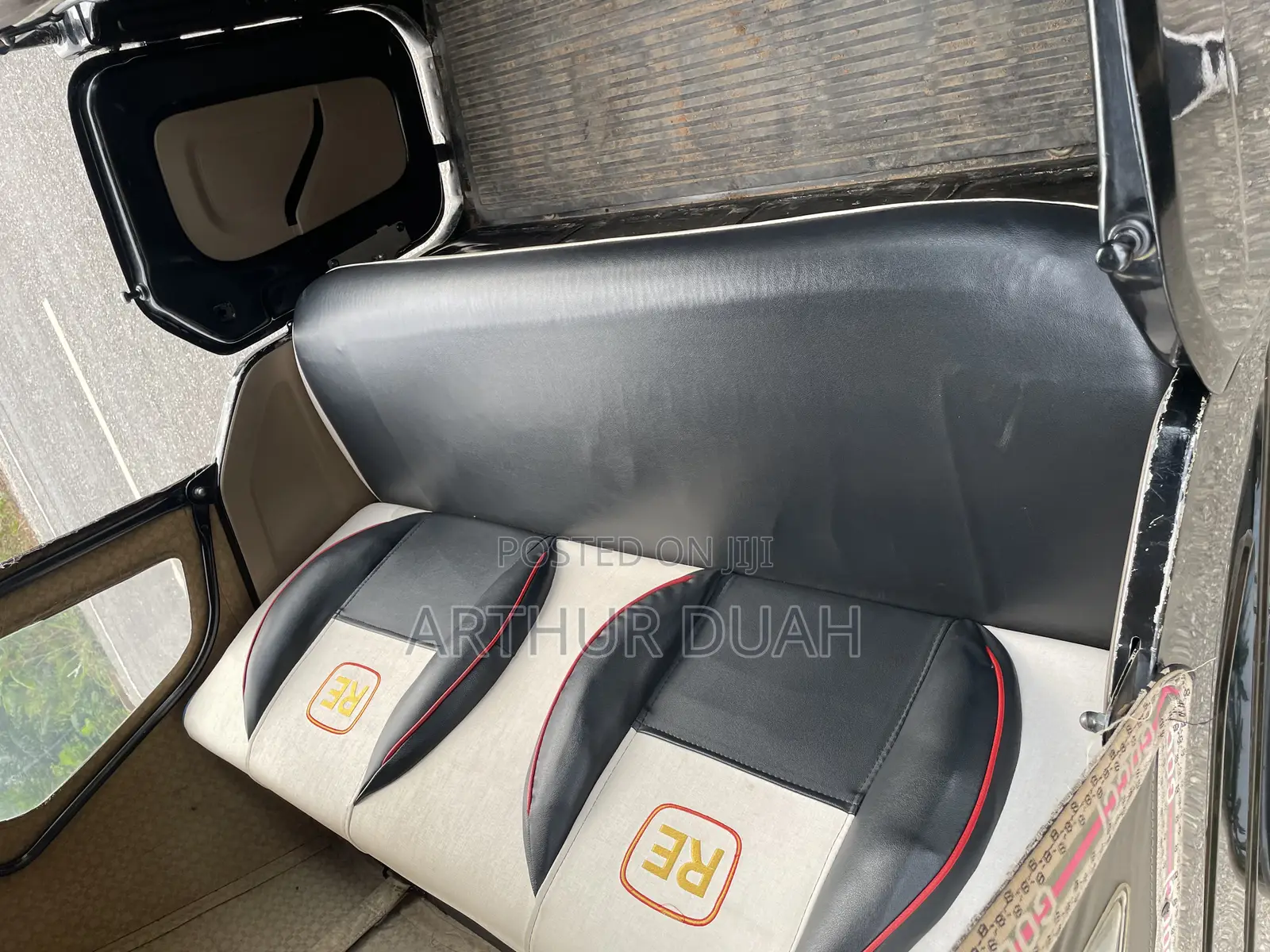Bajaj RE 2025 Black