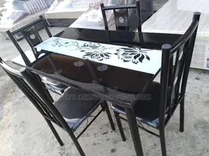 An Eye Catching 4 Seater Dining Set