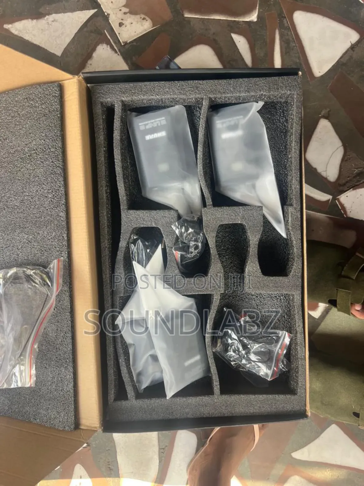 Shure Am-401 4head 4lapel Wireless Professional Microphone