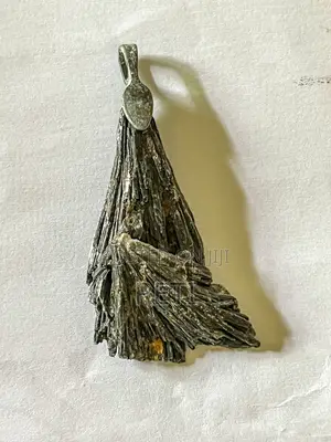 Black Kyanite ( Exposed a Wizard )