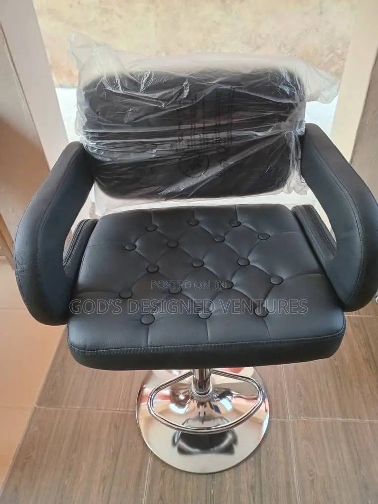Classic and Quality Saloon Chair